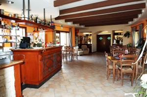Lounge nebo bar v ubytování Hotel Cala Mirto