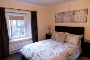 a bedroom with a bed and a window at Belford House Self Check-in Rooms in Haltwhistle