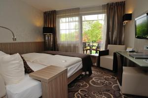 TV a/nebo společenská místnost v ubytování NordWest-Hotel Bad Zwischenahn