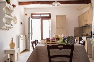 A kitchen or kitchenette at Residenze nei Trulli Még 19 kép