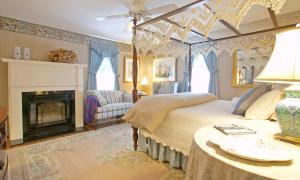 Llit o llits en una habitació de Stockbridge Country Inn