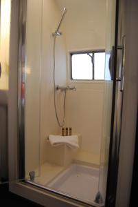 A bathroom at Hotel Vintage Airstream