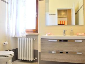 A bathroom at Holiday Home in Lazise near Lake Garda
