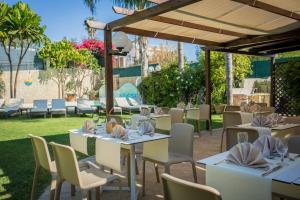 Um restaurante ou outro lugar para comer em Hotel Villamare