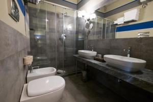 Ein Badezimmer in der Unterkunft Hotel Villamare