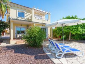 A garden outside Villa in Murcia with Private Pool and Garden