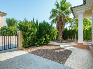 A garden outside Villa in Murcia with Private Pool and Garden