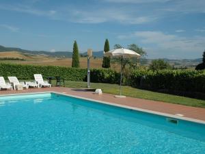 Bazén v ubytování Farmhouse in Pienza with Pool and Views nebo v jeho okolí