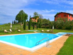 Serene Holiday Home in Stabbia with Pool, Bikes & Gardenの敷地内または近くにあるプール