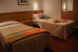Postel nebo postele na pokoji v ubytování Hotel Lux