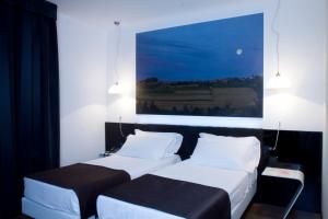 A bed or beds in a room at HM MotelHotel