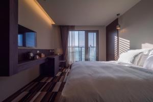 Postel nebo postele na pokoji v ubytování Watermark Hotel Kaohsiung Main Station