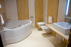 A bathroom at HM MotelHotel