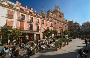 Gallery image of MonKeys Apartments San Isidoro in Seville