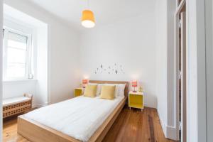 Uma cama ou camas num quarto em Cozy Apartment with Castel view