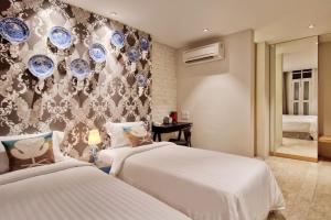 Postel nebo postele na pokoji v ubytování Timez Hotel Melaka