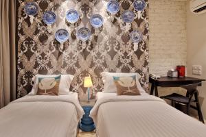 Postel nebo postele na pokoji v ubytování Timez Hotel Melaka