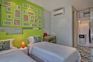 Postel nebo postele na pokoji v ubytování Timez Hotel Melaka