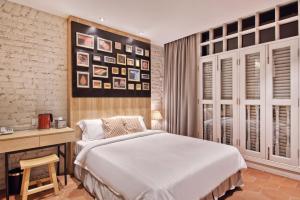 Postel nebo postele na pokoji v ubytování Timez Hotel Melaka