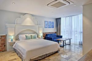 Postel nebo postele na pokoji v ubytování Timez Hotel Melaka
