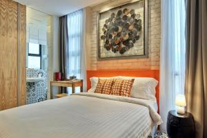 Postel nebo postele na pokoji v ubytování Timez Hotel Melaka