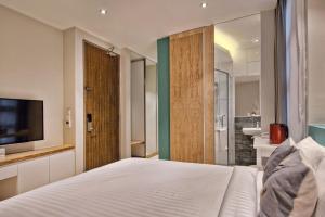 Postel nebo postele na pokoji v ubytování Timez Hotel Melaka