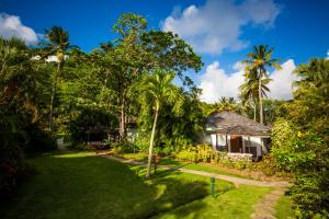 Garden sa labas ng East Winds St. Lucia- All Inclusive