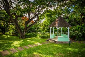 Jardín al aire libre en East Winds St. Lucia- All Inclusive