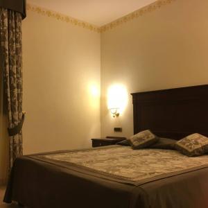 Кровать или кровати в номере Hotel Valeria