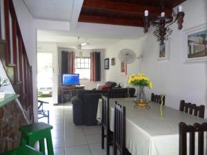 a living room with a table and a couch at Casa com Piscina Paraty in Paraty