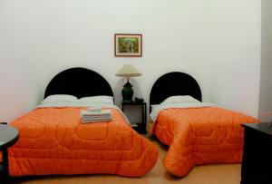 En eller flere senger på et rom på Hotel Casablanca