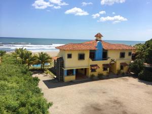 Φωτογραφία από το άλμπουμ του Solyar Luxury Spanish Beachfront Home σε Pochomil +82 φωτογραφίες