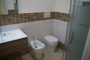 Bathroom sa Guest House Golfo Xifonio