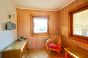 Dapur atau dapur kecil di Spiele- und Buchhotel Tschitscher