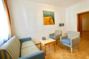 Ruang duduk di Spiele- und Buchhotel Tschitscher