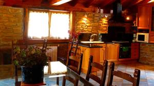Kuchyň nebo kuchyňský kout v ubytování Agroturismo Iberreko Errota