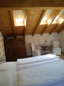 Postel nebo postele na pokoji v ubytování Cascina nel Bosco