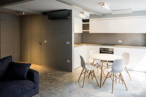 Kuchyň nebo kuchyňský kout v ubytování Grey Loft