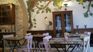 a restaurant with tables and chairs and a bird on the wall at LANTIGUA CASA RURAL in Hinojosa del Duque