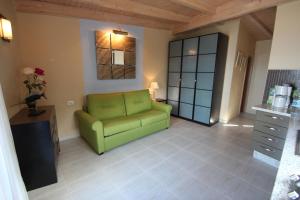 A seating area at Studio Pablo Finca Montimar