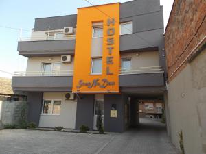 Budova, kde se hostel nachází