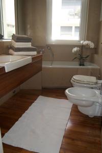 A bathroom at Riva Celeste