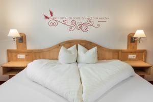 Postel nebo postele na pokoji v ubytování Das Wismeyer - Skihotel an der Plattenkarbahn