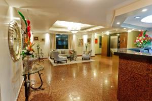 a lobby of a hotel with a living room at Hotel Coral Suites in Panama City