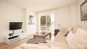 Televízia a/alebo spoločenská miestnosť v ubytovaní Beach Penthouse