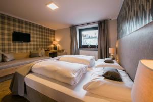 Postel nebo postele na pokoji v ubytování Gasthof Hotel Hauslwirt