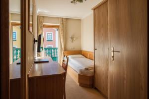 Postel nebo postele na pokoji v ubytování Gasthof Hotel Hauslwirt