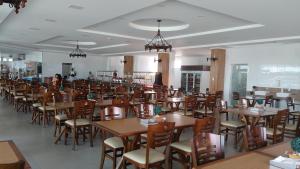 Restaurace v ubytování Pousada Pé De Arruda