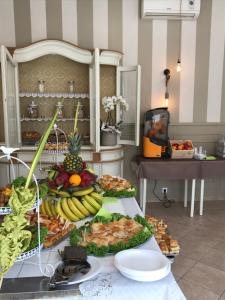 a table topped with a bunch of fruits and vegetables at Hotel Raphael in Bordighera