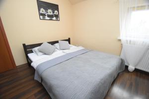 Posteľ alebo postele v izbe v ubytovaní Mazuria Apartamenty
